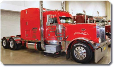 Floyd Moore won Best of Show Working Bobtail with this 2000 Peterbilt 379, which he runs 150,000 to 160,000 miles a year.