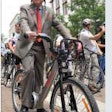 Looky there – DOT Secretary Ray LaHood seems full of employee satisfaction as he pretends to use the SmartBike DC bike rental program, which DOT endorses.