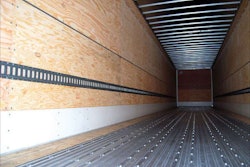 The heavy-duty aluminum floor reduces weight in this plywood-lined Utility 4000D dry van. The floor carries a 16,000-lb. fork truck rating.