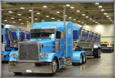 Driver David Sierra says the truck’s Lone Star emblem and pulsing line represent the love he and the rest of the crew at Bill Hall Jr. Trucking have for the Dallas Cowboys. The 2001 Peterbilt 379 placed second in the Specialized Working Combo category.