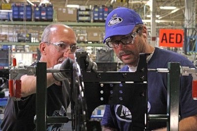 Undercover Boss Mack 01b1