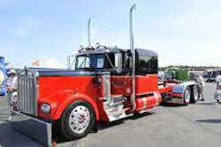 Scott Diller’s 1981 Kenworth W900A was named as one of the 12 trucks to be featured in the 2012 Shell Rotella SuperRigs calendar.