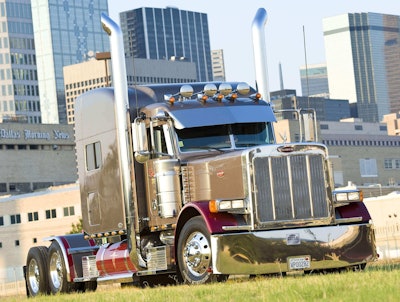 Isaac Aguilar, 2005 Peterbilt 379