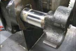 Inspect the camshaft bearing journal.
