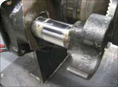 Inspect the camshaft bearing journal.