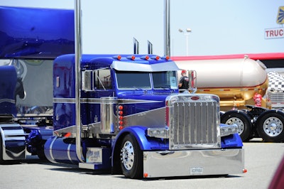 Shell Rotella's 2010 SuperRigs' Best in Show -- Jerry Heiderscheit's 2003 Peterbilt 379