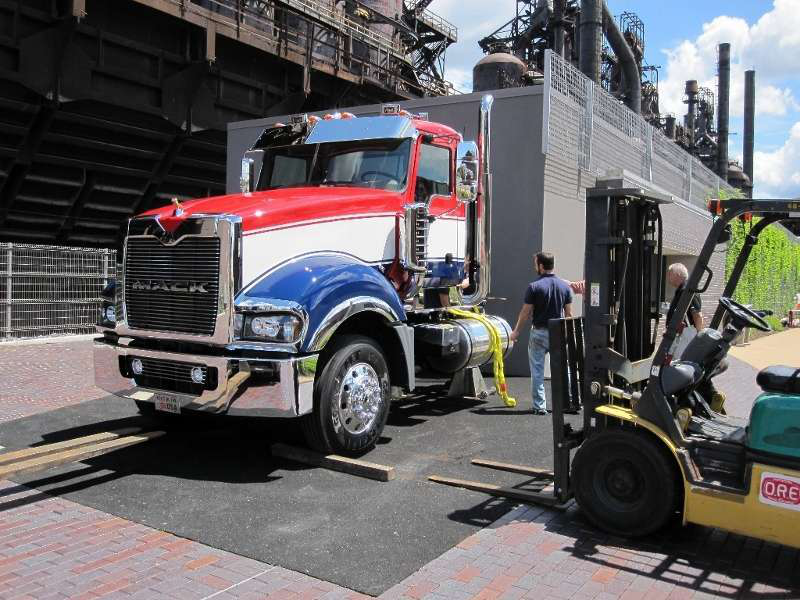 Mack Titan Concession Stand At Steel Stacks 800x600