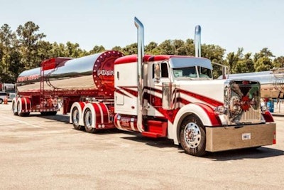 Randy Stroup’s 2005 Peterbilt 379