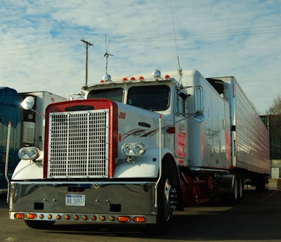 Melvin Davis’ custom 1988 Freightliner FLD
