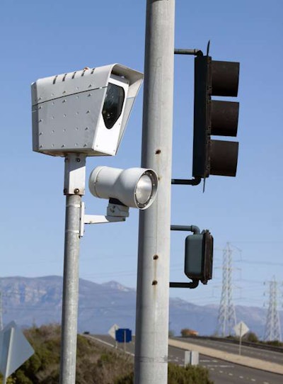The new IIHS study concludes red light cameras are very effective in reducing accidents.