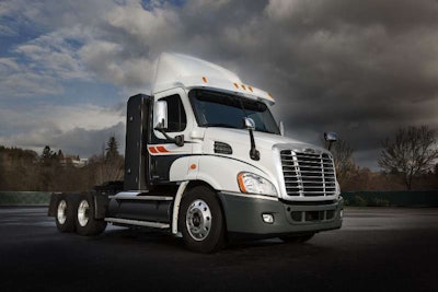 Freightliner’s Cascadia 113 natural gas daycab is outfitted with a 12-liter Cummins ISX12 engine and can run on either CNG or LNG.