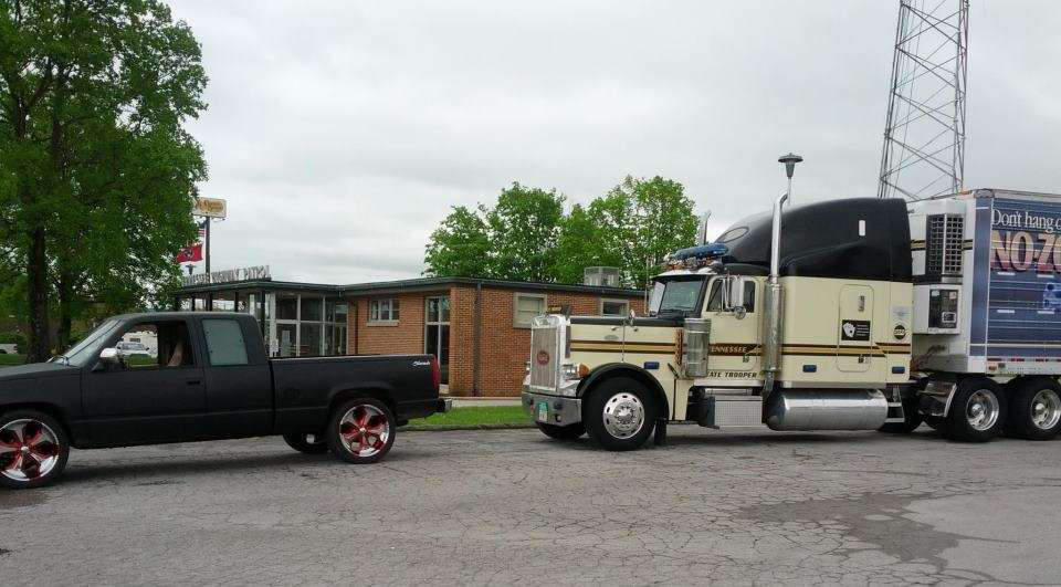Tennessee Highway Patrol Peterbilt 379