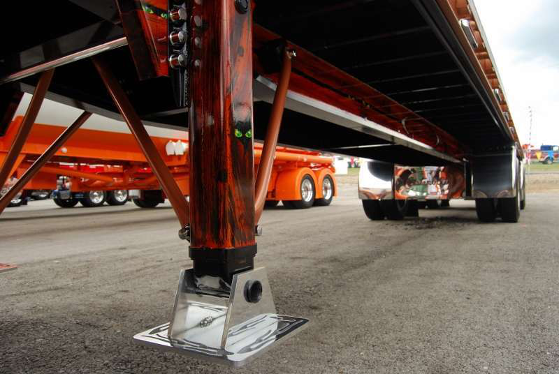 Mike Manuel’s ’03 Benson flatbed with airbrush work by Chris Layne