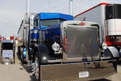 Davis Bros. 2005 Peterbilt 379 daycab/hopper bottom combo show truck