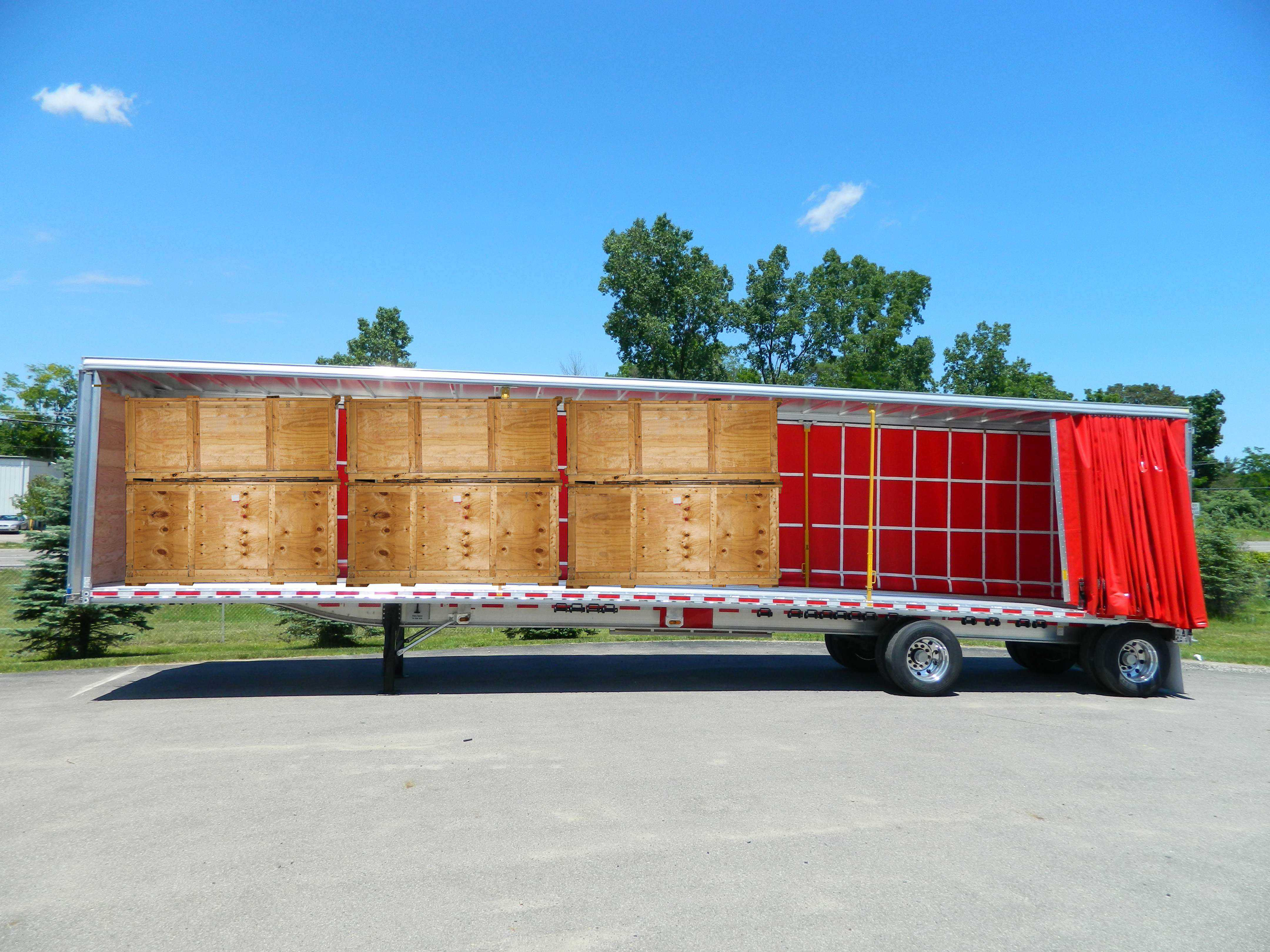 East New-Neck Flatbed with SSI Curtainside (Crates)
