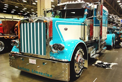 Jerry Mies’ 2013 Peterbilt 389 won Best of Show Working Combo at the 2013 Great American Trucking Show in Dallas.