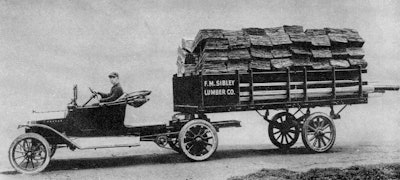 The first Fruehauf trailer, built in 1914.