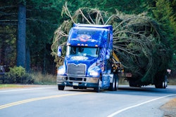 Mack Pinnacle hauling Capitol Christmas tree