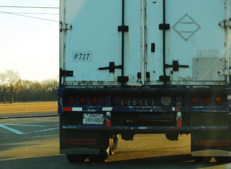 Rear of convertible hopper bottom trailer