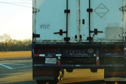 Rear of convertible hopper bottom trailer