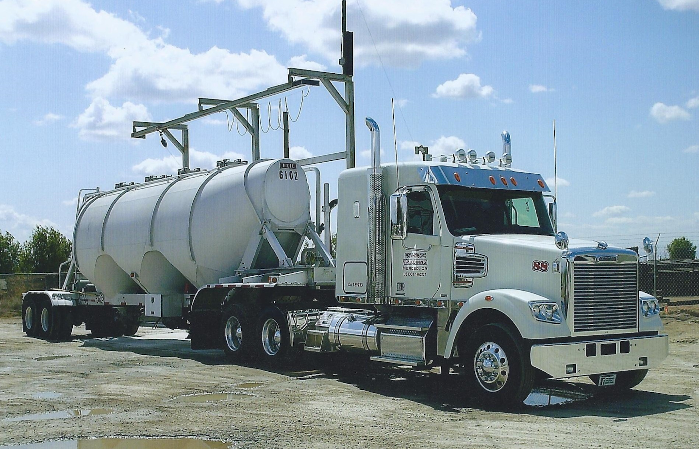 Apex operates 260 trucks and 335 trailers. They employ 205 drivers and contract with 85 owner-operators to keep the freight moving. Freightliner Class 8 trucks dominate the fleet, and the average truck is only 5 years old. Outside its core markets of California and Nevada, the company also delivers to customers in: Arizona, New Mexico and Utah.