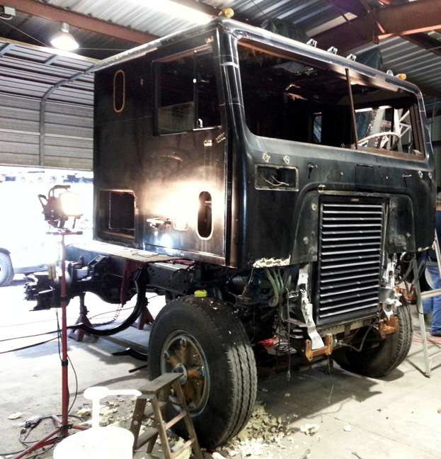 Before the 13-inch roof chop, Low Patrolwas anything but low. Regular readers may remember the location where the work took place, the lower garage at Wike’s shop where he, Mariani and shop lead mechanic Frank Phipps opened the old safe in Evel Knievel’s Mack haul rig. For the video of that event, follow this link.