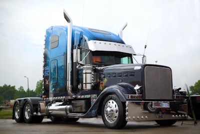 Bob and Shelley Brinker, 2000 Freightliner Classic XL