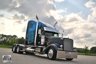 Bob & Shelley Brinker’s 2007 Freightliner Classic | Best of Show, Working Bobtail