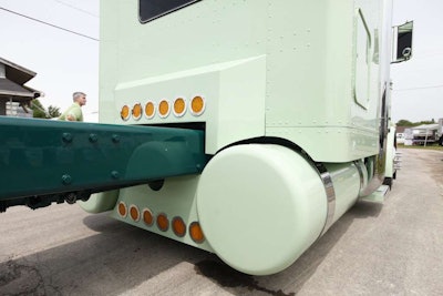 VanPelt stretched the Pete’s frame to 312 inches.