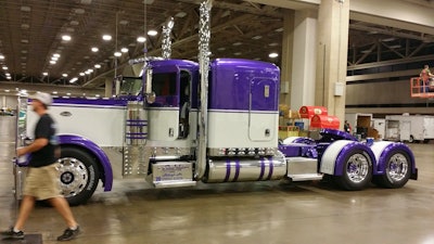 Austin Ashley’s 2007 Peterbilt 379, competing in the Limited-Mileage Bobtail category in the Pride & Polish National Championship.