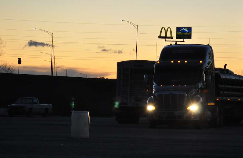 truck-stop-night-hours