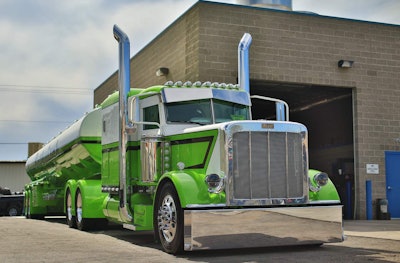 Bill Rethwich’s 2013 Peterbilt 389 and matching Polar tanker on display at the PDI Dyno Even and Truck Show Pride & Polish.