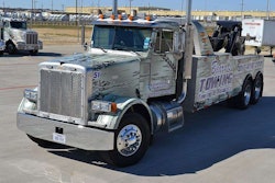 Beard’s Towing Kenworth T800