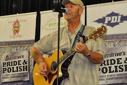 Keith Sampson performing (800x639)