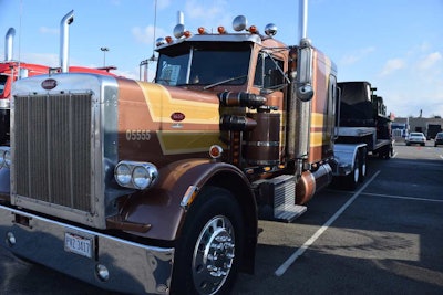 This Pete is being shown by Ace Doran Hauling & Rigging Co. of Cincinnati, Ohio, at the Mid-America Trucking Show.