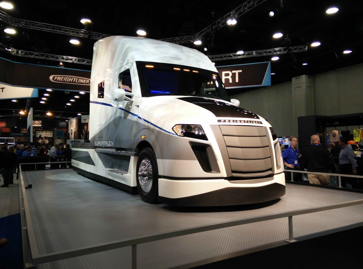 Photos: Freightliner unveils futuristic SuperTruck concept