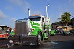 Best of Show, Limited-Mileage Bobtail: Joel Dawes ’ 1988 Peterbilt 379