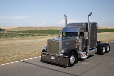 Travis Poulsen's 1999 Peterbilt 379