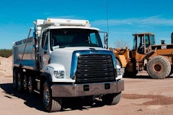 Freightliner 108SD 2
