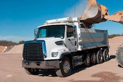 Freightliner 108SD 4