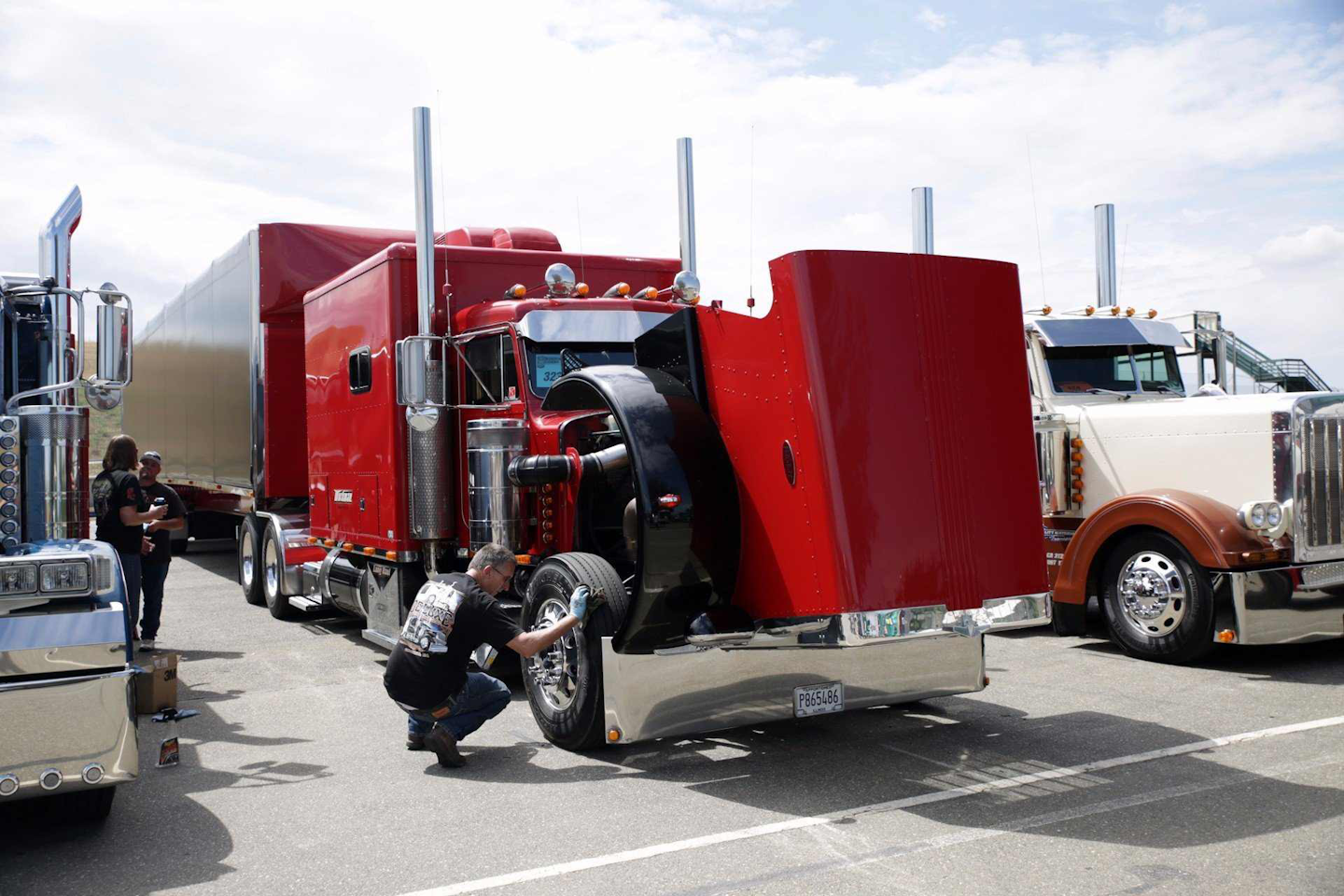 Photos Pride & Polish trucks, race trucks on display at Dynaflex show
