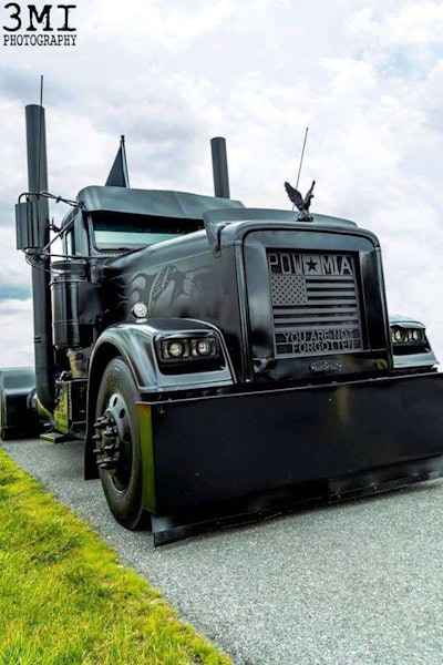 Black Out beauty shot