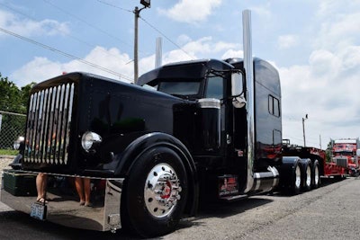 Back in Black 2013 Peterbilt 389 glider