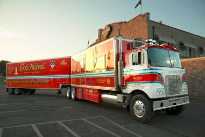 Evel Knievel Mack 2 (800x534)