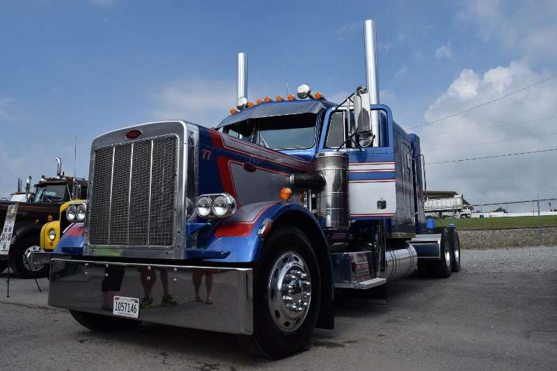 After a comprehensive new color scheme on this intricately striped 1985 Peterbilt 359, owner-operator Hayden Eady put the truck into service in October of last year, hauling open-deck freight leased to Bama Truck Lines. A custom headache rack he pulled from a salvage yard and painted, extending the truck’s lines and colors onto the box, among other unique features.