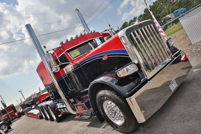 Doug Jameson’s 2015 Peterbilt 389 and stepdeck won runner-up at the 2015 Dynaflex Monster Stack Shootout, qualifying it to compete in the National Championship judging round.