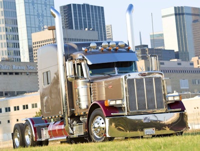 Bill Sandvik’s 2005 Peterbilt 379 – 2011 Working Bobtail champ