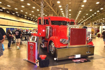 Mike Lemley's 2000 Peterbilt 379, Working Bobtail finalist