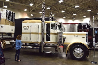 Jeremy Hassevoort's 1986 Peterbilt 359, Limited-Mileage Combo finalist