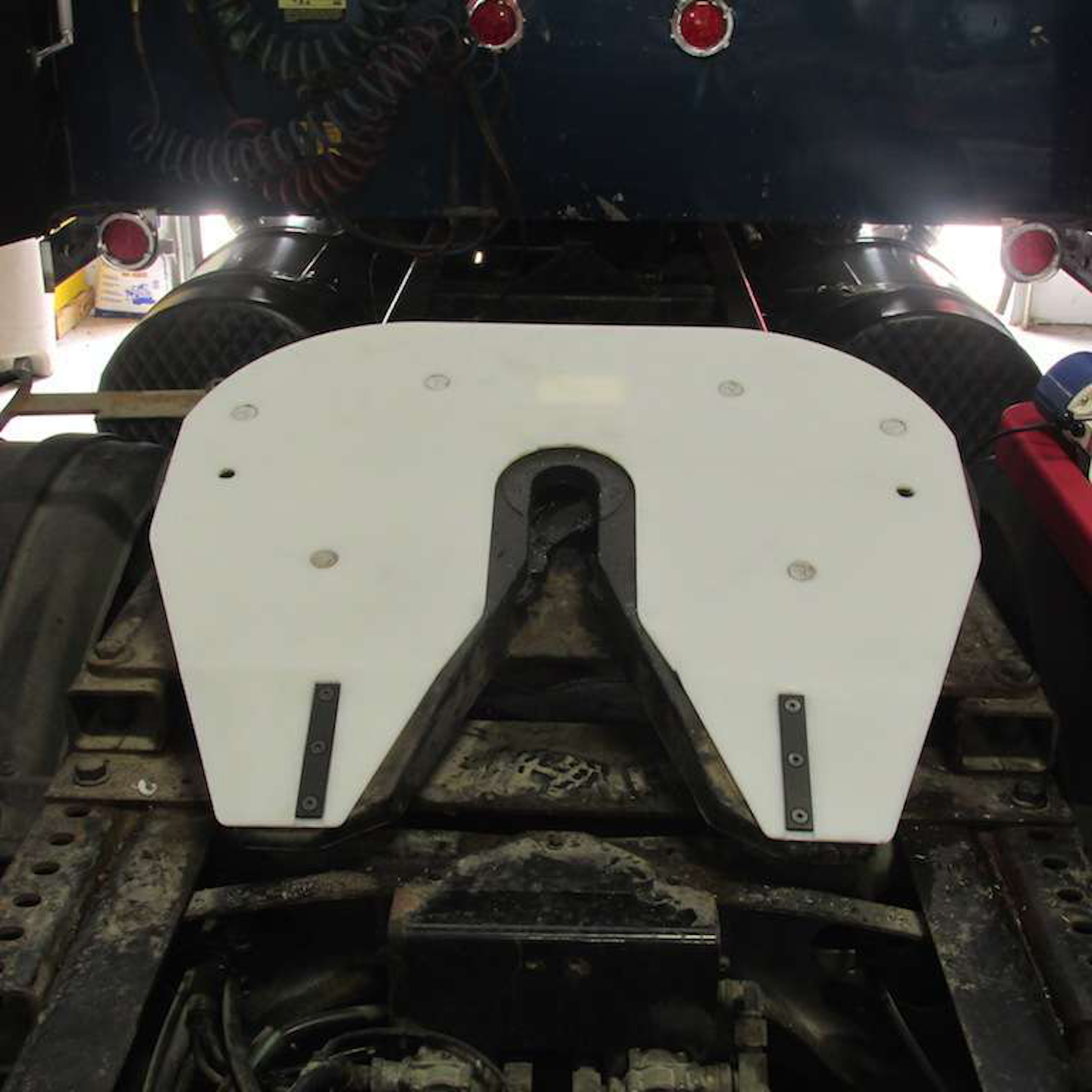 Minimizer shows off tiremounted work benches, fifth wheel Slick Plate